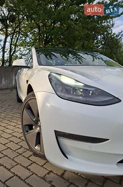 Седан Tesla Model 3 2021 в 