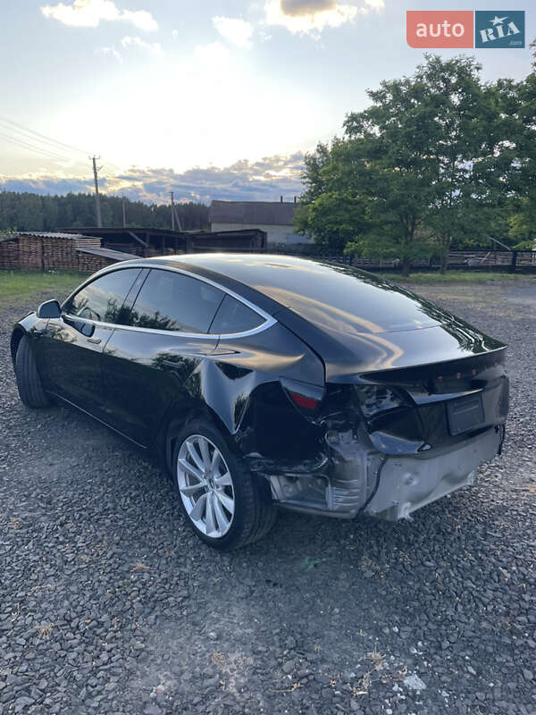Седан Tesla Model 3 2019 в Луцке