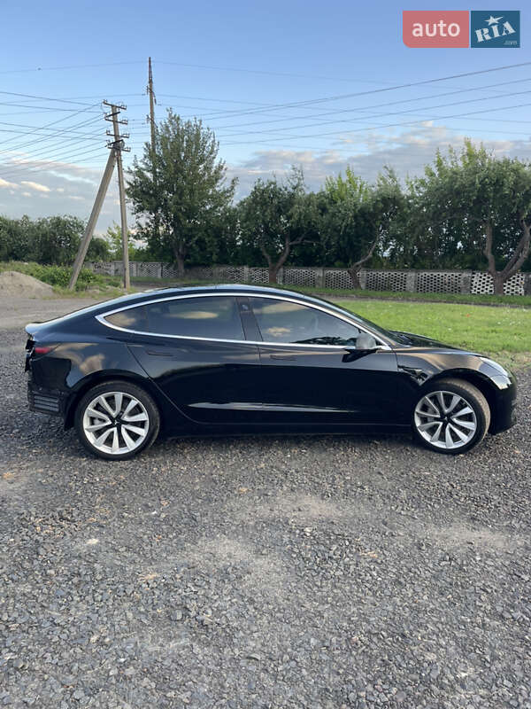 Седан Tesla Model 3 2019 в Луцке
