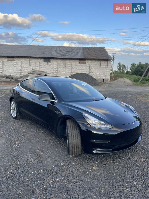Седан Tesla Model 3 2019 в Луцке
