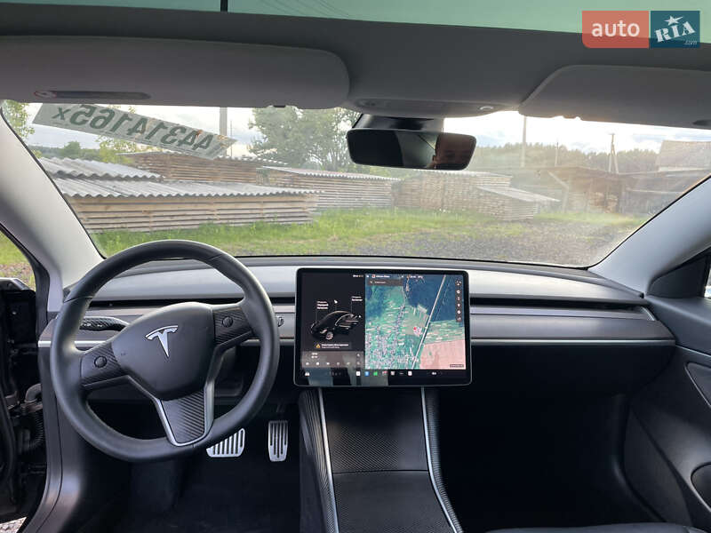Седан Tesla Model 3 2019 в Луцке