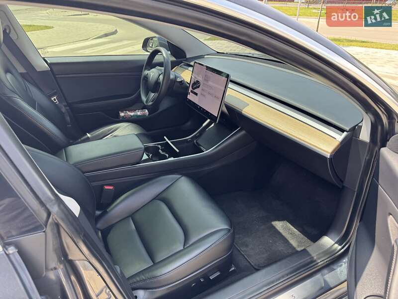 Седан Tesla Model 3 2020 в Луцке
