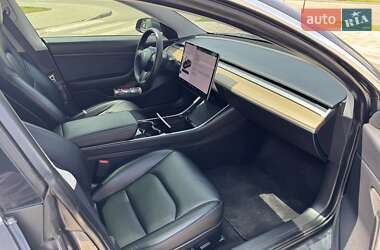 Седан Tesla Model 3 2020 в 