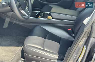 Седан Tesla Model 3 2020 в 
