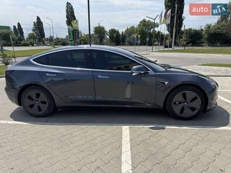 Седан Tesla Model 3 2020 в Луцке