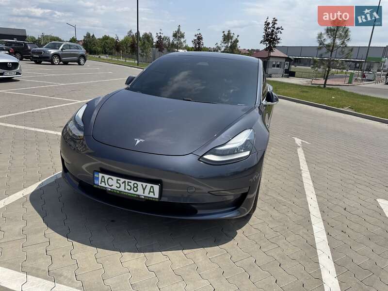 Седан Tesla Model 3 2020 в Луцке