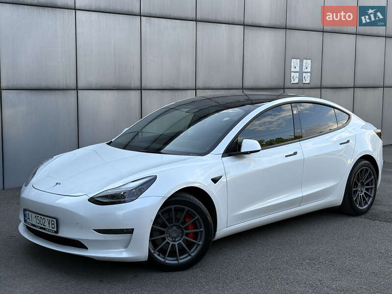 Седан Tesla Model 3 2022 в 