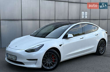 Седан Tesla Model 3 2022 в 