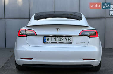 Седан Tesla Model 3 2022 в 