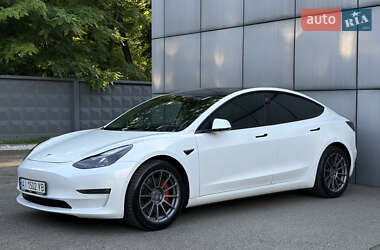 Седан Tesla Model 3 2022 в 