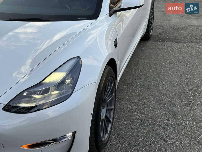 Седан Tesla Model 3 2022 в Києві