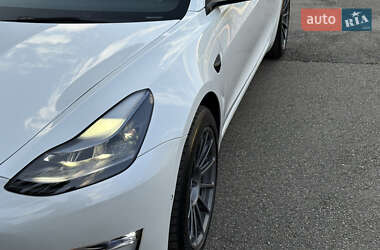 Седан Tesla Model 3 2022 в 