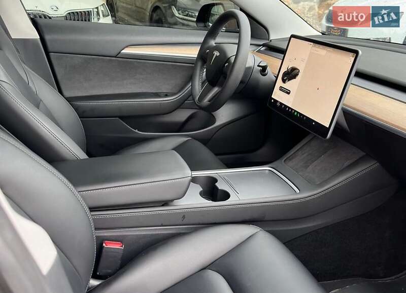 Седан Tesla Model 3 2022 в Мукачево