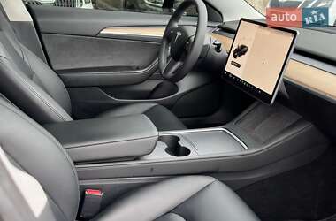 Седан Tesla Model 3 2022 в 