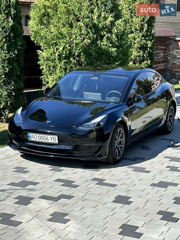 Седан Tesla Model 3 2022 в Мукачево