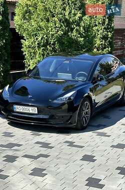 Седан Tesla Model 3 2022 в 
