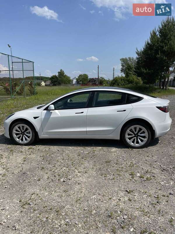 Седан Tesla Model 3 2023 в Львові