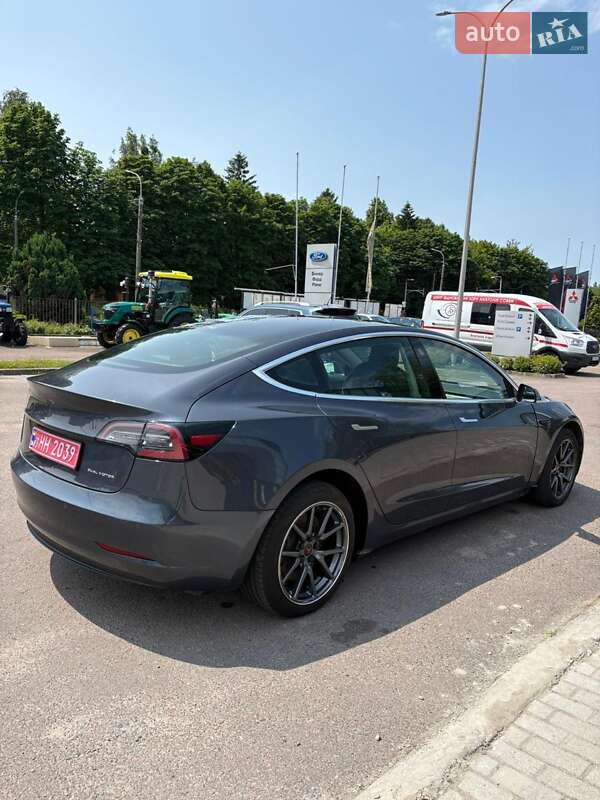 Седан Tesla Model 3 2019 в Ровно