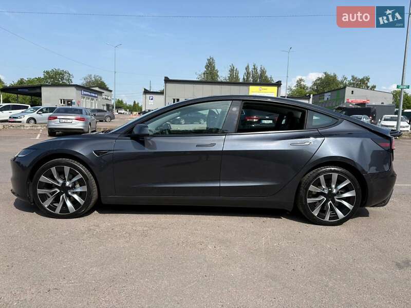 Седан Tesla Model 3 2024 в Ровно
