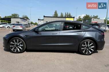 Седан Tesla Model 3 2024 в 