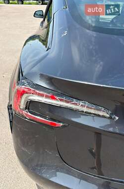 Седан Tesla Model 3 2024 в 
