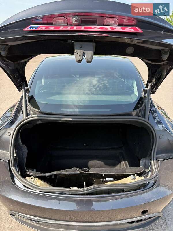 Седан Tesla Model 3 2024 в Ровно