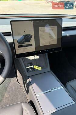 Седан Tesla Model 3 2024 в 
