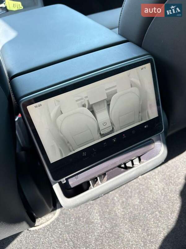Седан Tesla Model 3 2024 в Ровно