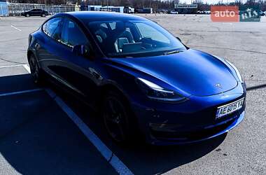 Седан Tesla Model 3 2022 в 