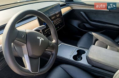 Седан Tesla Model 3 2022 в 