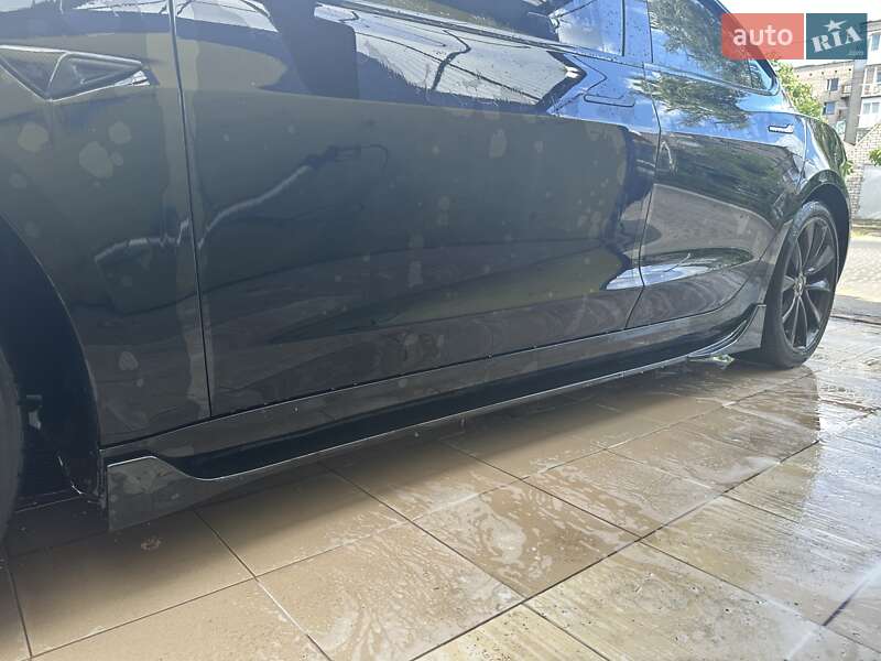 Седан Tesla Model 3 2018 в Первомайську