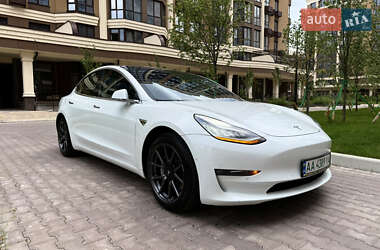 Седан Tesla Model 3 2019 в 