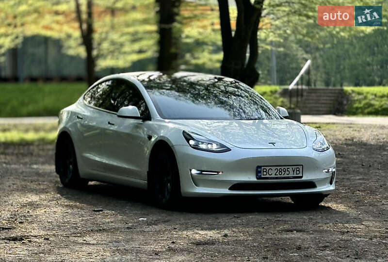 Седан Tesla Model 3 2022 в 