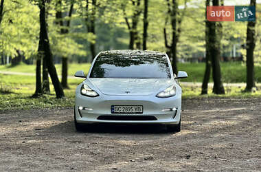 Седан Tesla Model 3 2022 в 