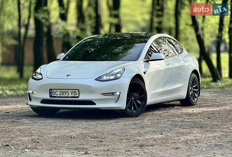 Седан Tesla Model 3 2022 в Львове
