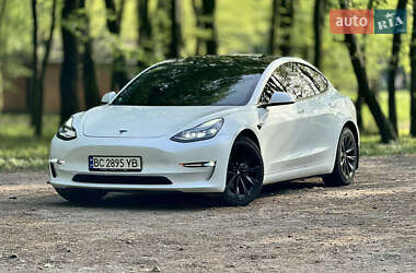 Седан Tesla Model 3 2022 в 