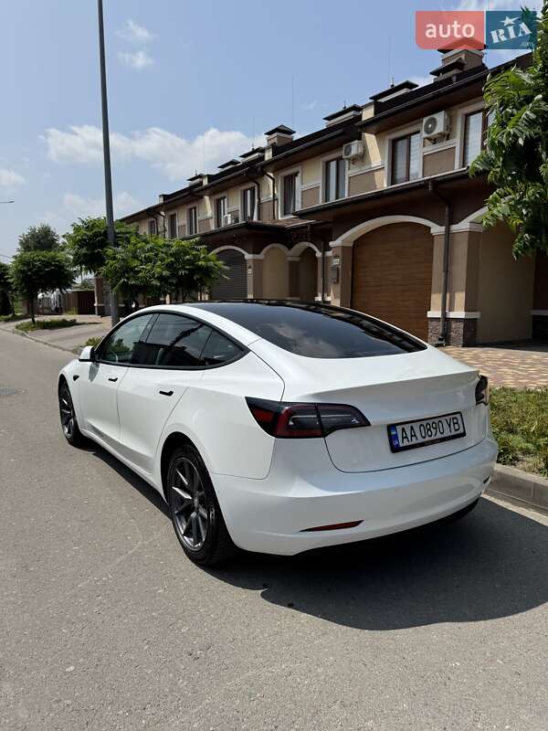 Седан Tesla Model 3 2021 в Броварах