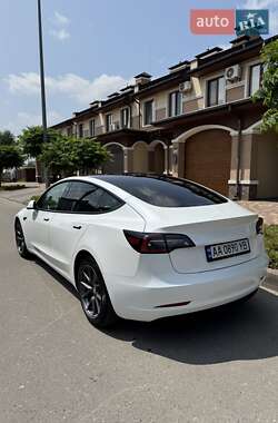Седан Tesla Model 3 2021 в 