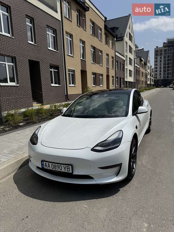 Седан Tesla Model 3 2021 в Броварах
