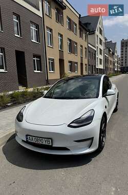 Седан Tesla Model 3 2021 в 