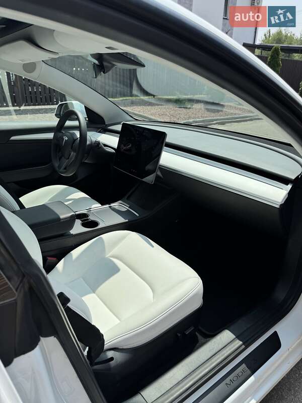 Седан Tesla Model 3 2021 в Броварах
