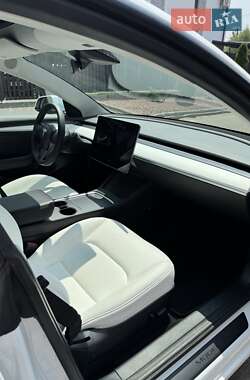 Седан Tesla Model 3 2021 в 