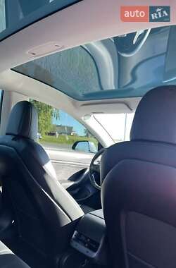 Седан Tesla Model 3 2019 в 