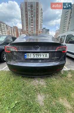 Седан Tesla Model 3 2022 в 