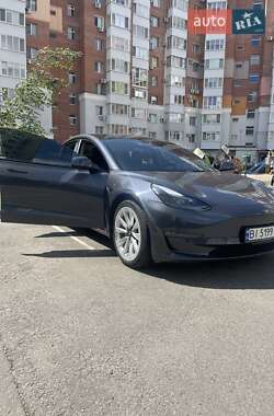 Седан Tesla Model 3 2022 в 