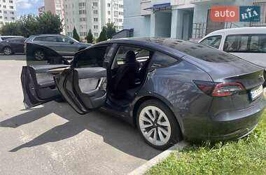 Седан Tesla Model 3 2022 в 
