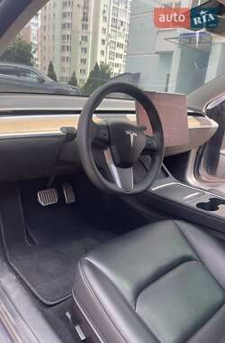 Седан Tesla Model 3 2022 в 