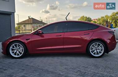 Седан Tesla Model 3 2021 в 
