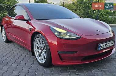 Седан Tesla Model 3 2021 в 