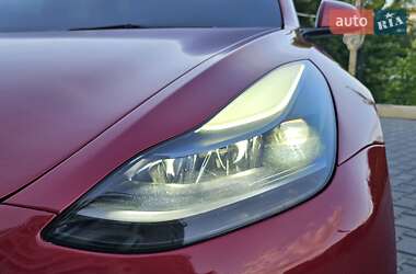 Седан Tesla Model 3 2021 в 
